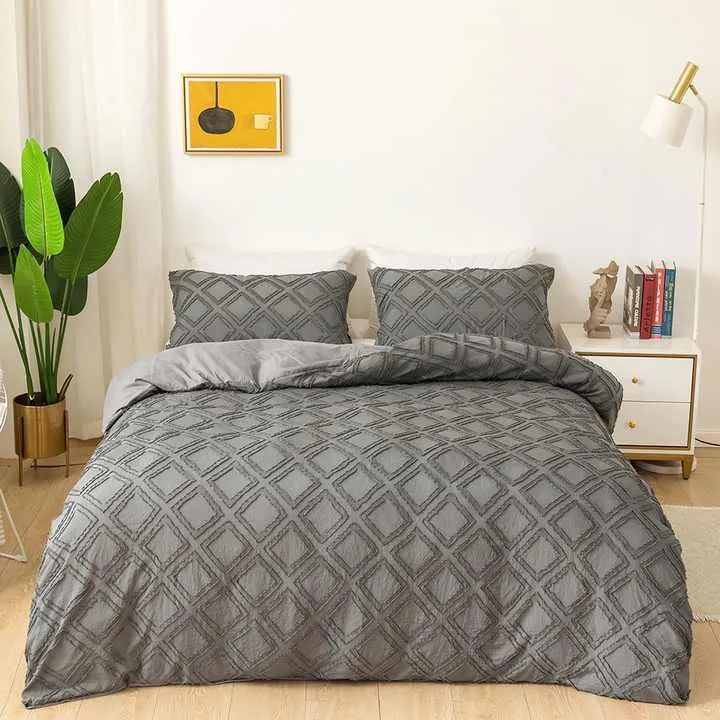 طقم مفروشات أسِرة طرية مطرزة لجميع الفصول . Soft Embroidered All Season Bedding Set Luxury Solid