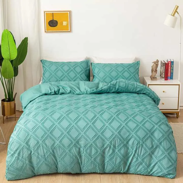 طقم مفروشات أسِرة طرية مطرزة لجميع الفصول . Soft Embroidered All Season Bedding Set Luxury Solid