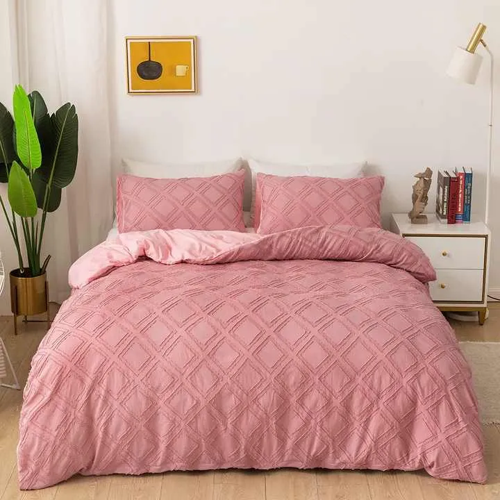 طقم مفروشات أسِرة طرية مطرزة لجميع الفصول . Soft Embroidered All Season Bedding Set Luxury Solid
