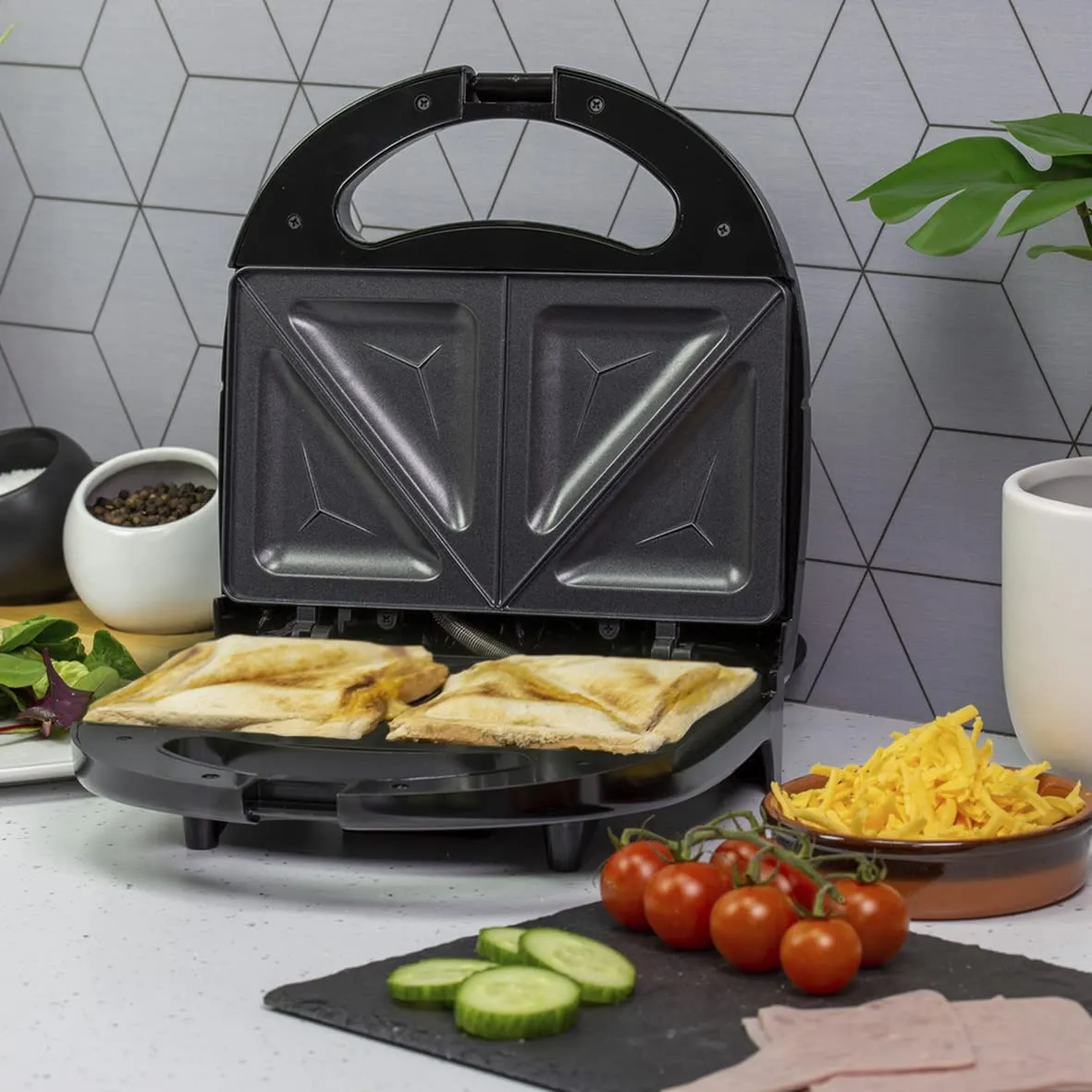 Quest Toastie Maker Sandwich Toaster Black/Easy Clean Non Stick Plates/Cool Touch Handle/750W/35129